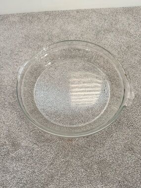 Pyrex scalloped Clear Glass Round Baking Dish with Handles